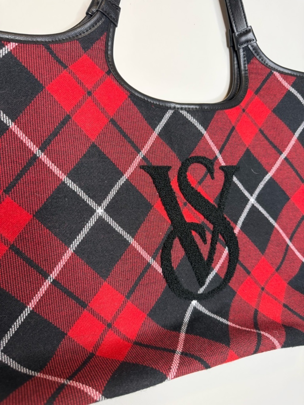 Victoria's Secret Plaid Tote Bag from the Black Friday 2023 collection - Picture 2 of 11